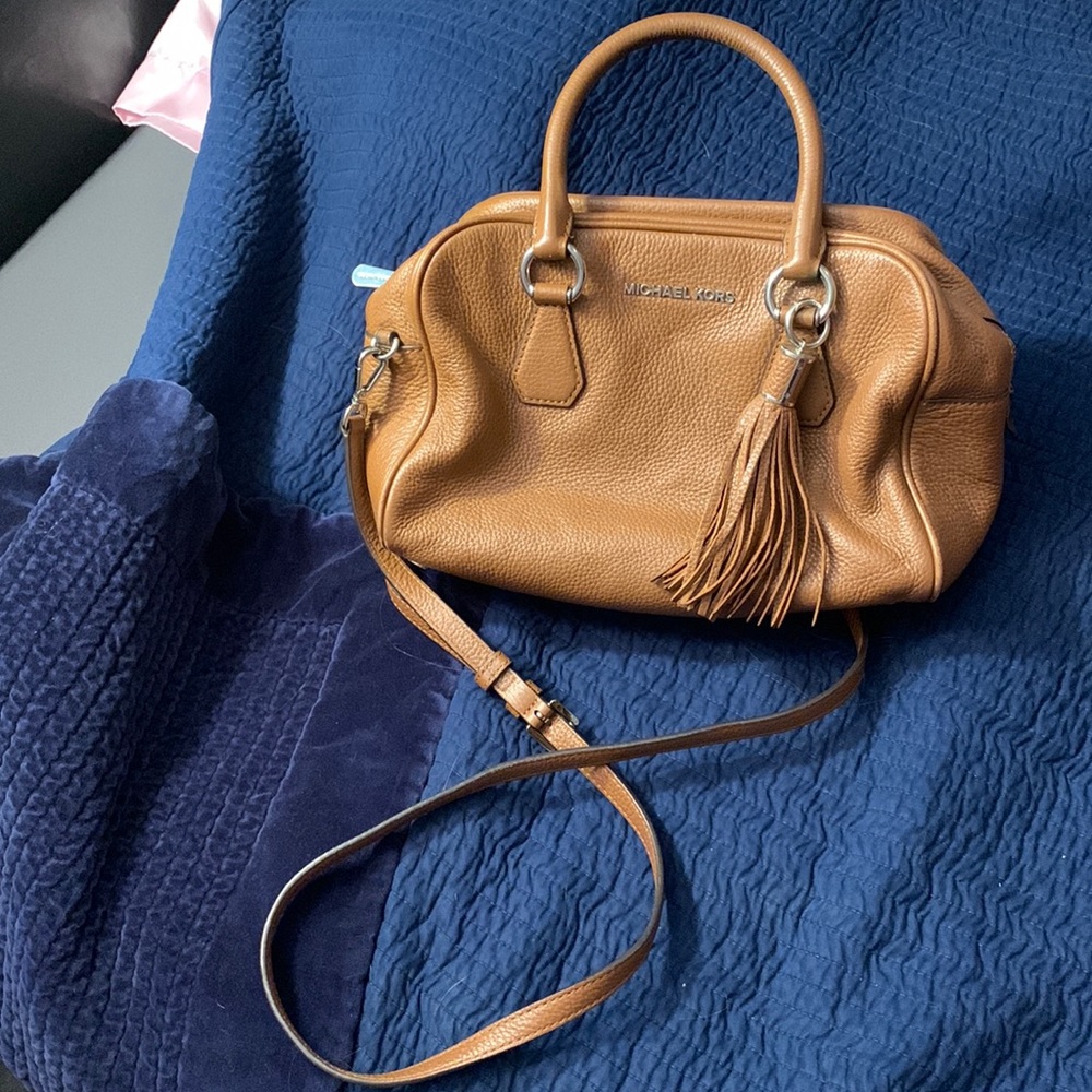 Loved this purse ! So roomy!